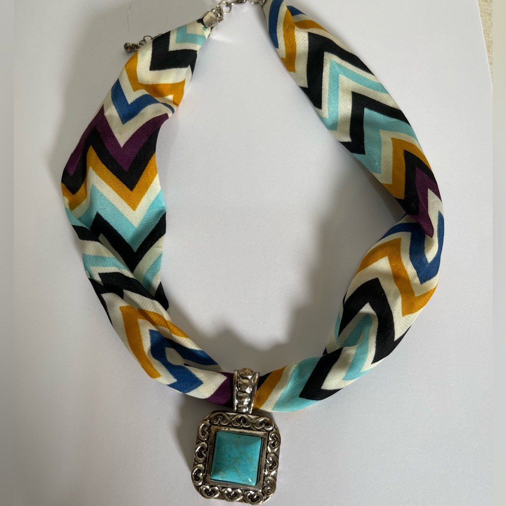 Vintage Best Silver Tone And Faux Turquoise Pendant Chevron Fabric Necklace 30$